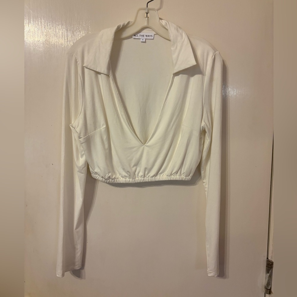 All the Ways Women's Cream Long Sleeve Crop Top Size medium New without tags